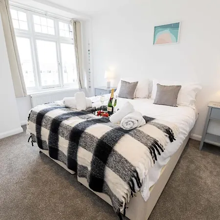 Ocean Breeze - 1 Minute From The Beach - 10 Minute From Bic - Fast Wi-Fi - Smart Tv Bournemouth Exterior photo