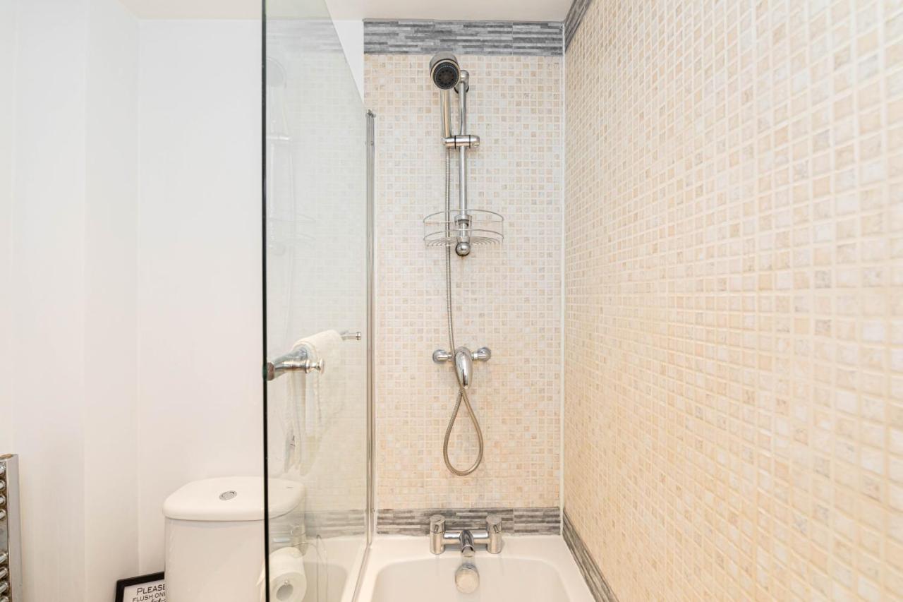 Ocean Breeze - 1 Minute From The - 10 Minute From Bic - Fast Wi-fi - Smart Tv * Борнмут